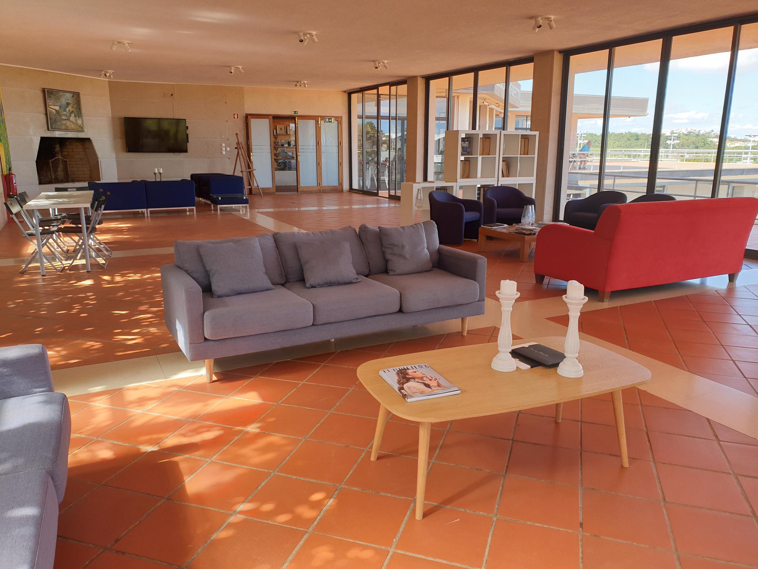 SALA-SOCIOS-3-2419x1814.jpg